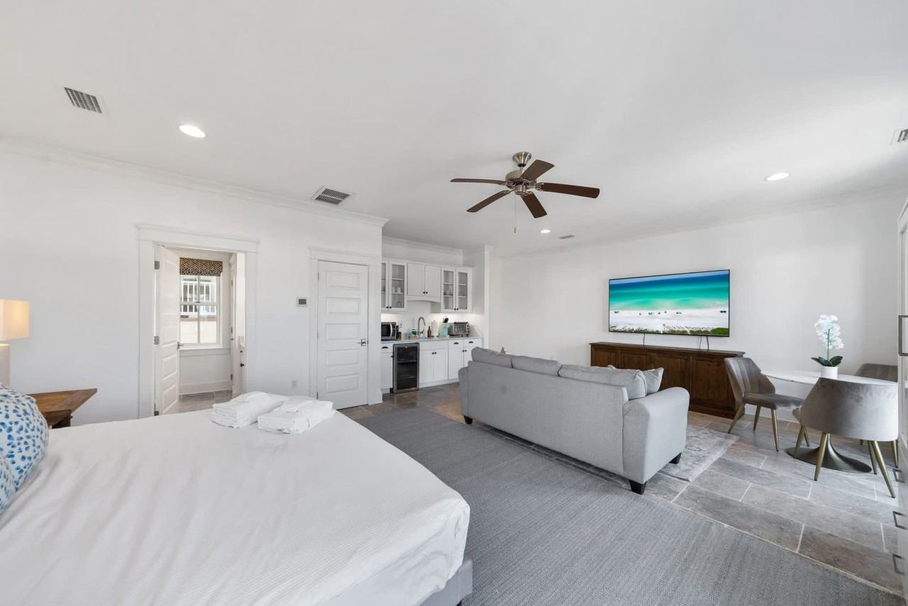 49 Pleasant St #1511633P - Photo 6 of 50