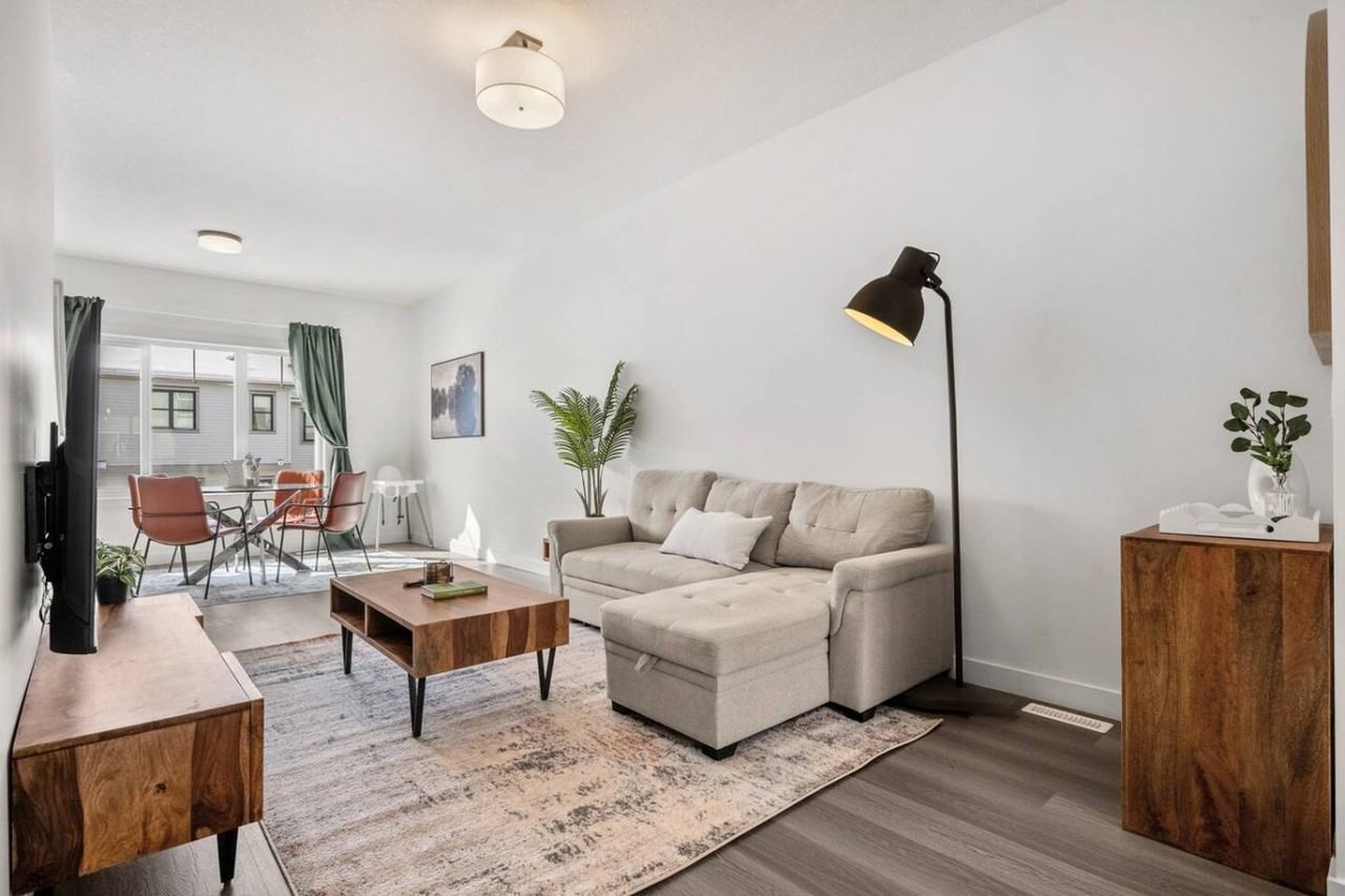 2231 81 St Sw #1511975P - Photo 2 of 50