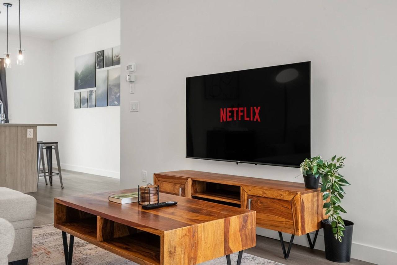 2231 81 St Sw #1511975P - Photo 3 of 50