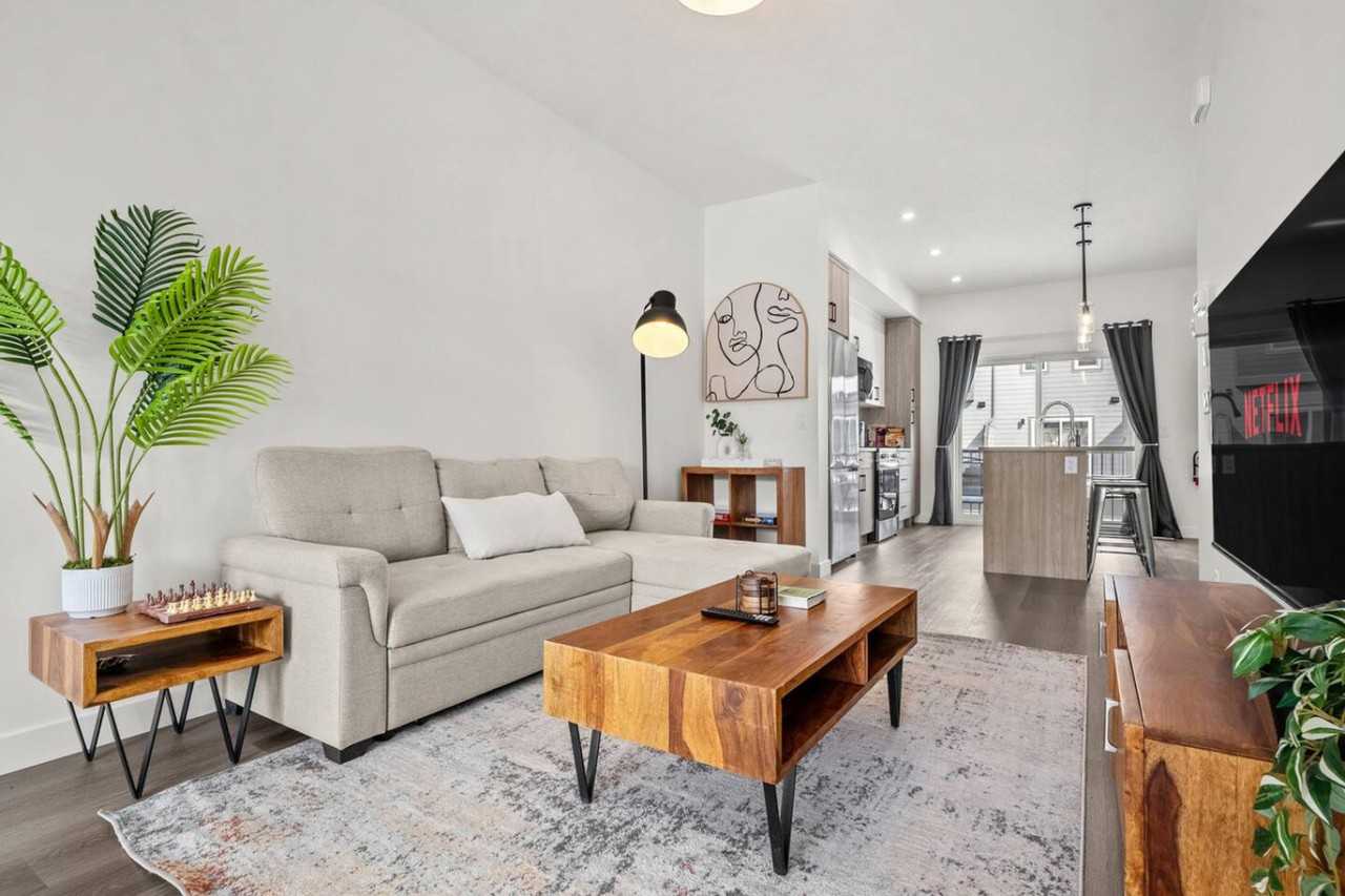 2231 81 St Sw #1511975P - Photo 4 of 50