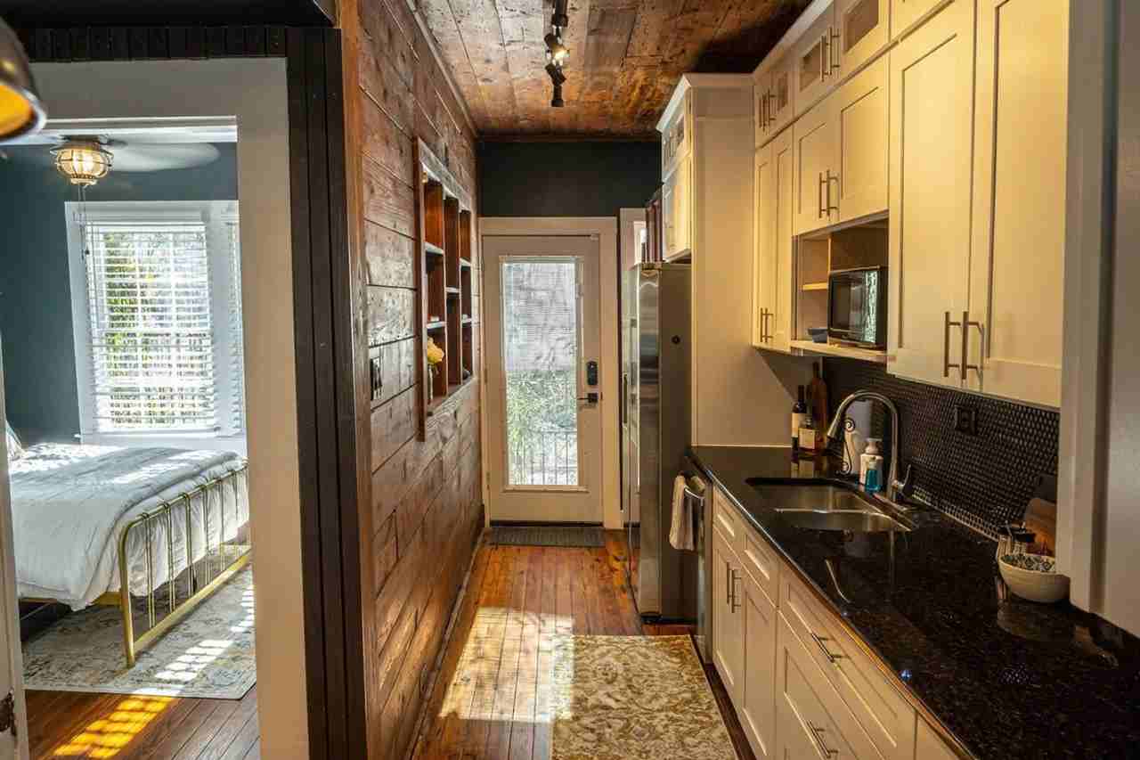 309 King William #1295567P - Photo 4 of 27