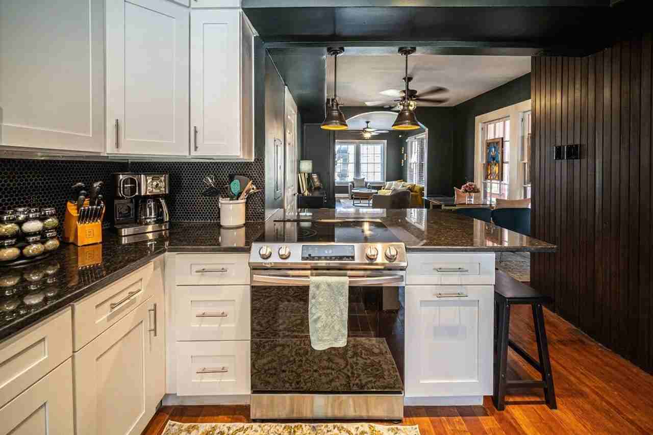 309 King William #1295567P - Photo 6 of 27