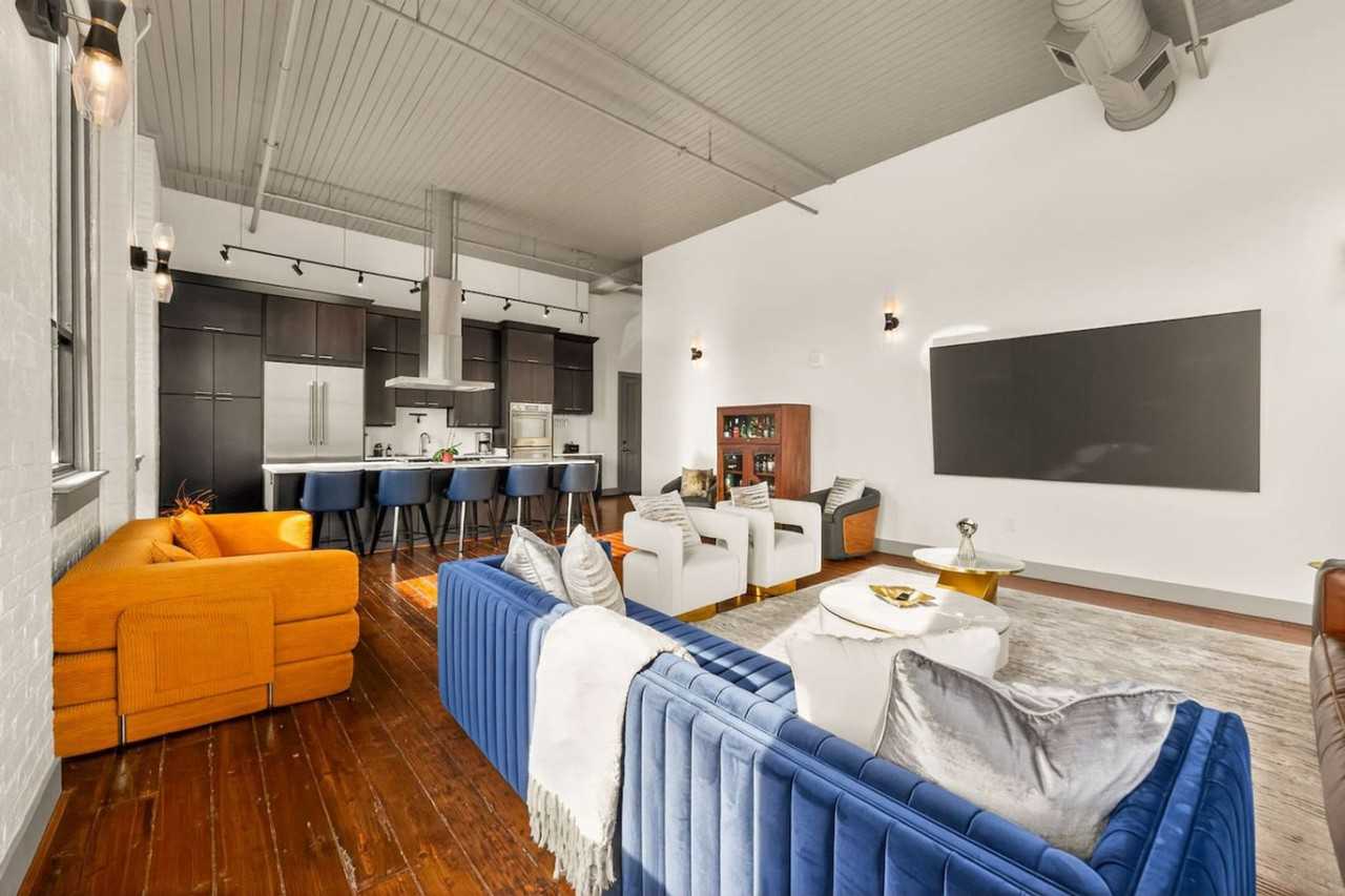 21 E 15th St #1512946P - Photo 2 of 31