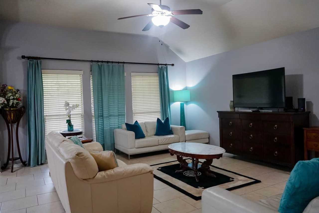 2109 Cardinales Ln #1513121P - Photo 2 of 50