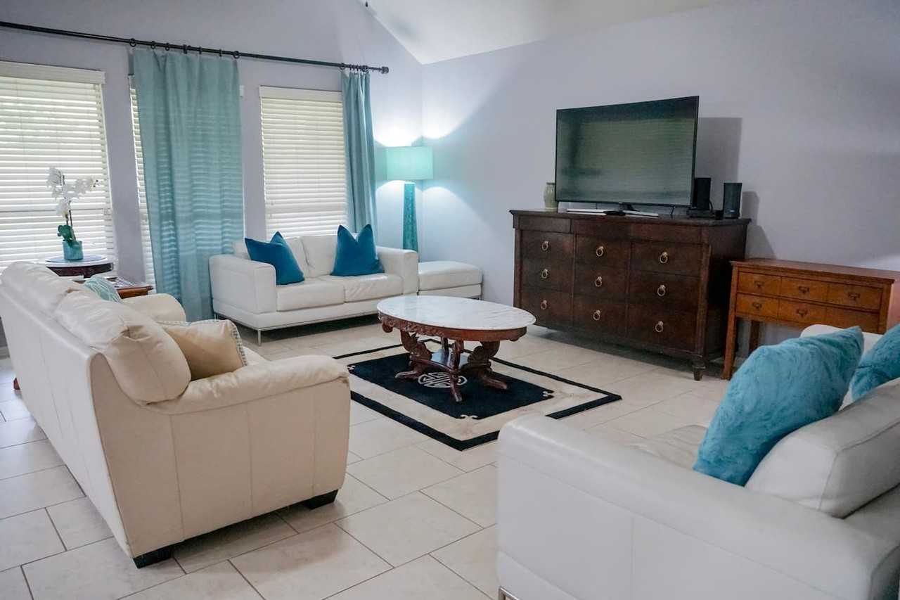 2109 Cardinales Ln #1513121P - Photo 4 of 50