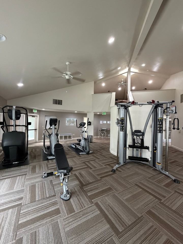 Saratoga West Apartments - Photo 4 of 46