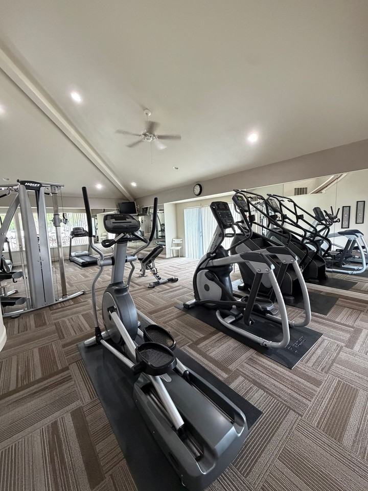 Saratoga West Apartments - Photo 5 of 46