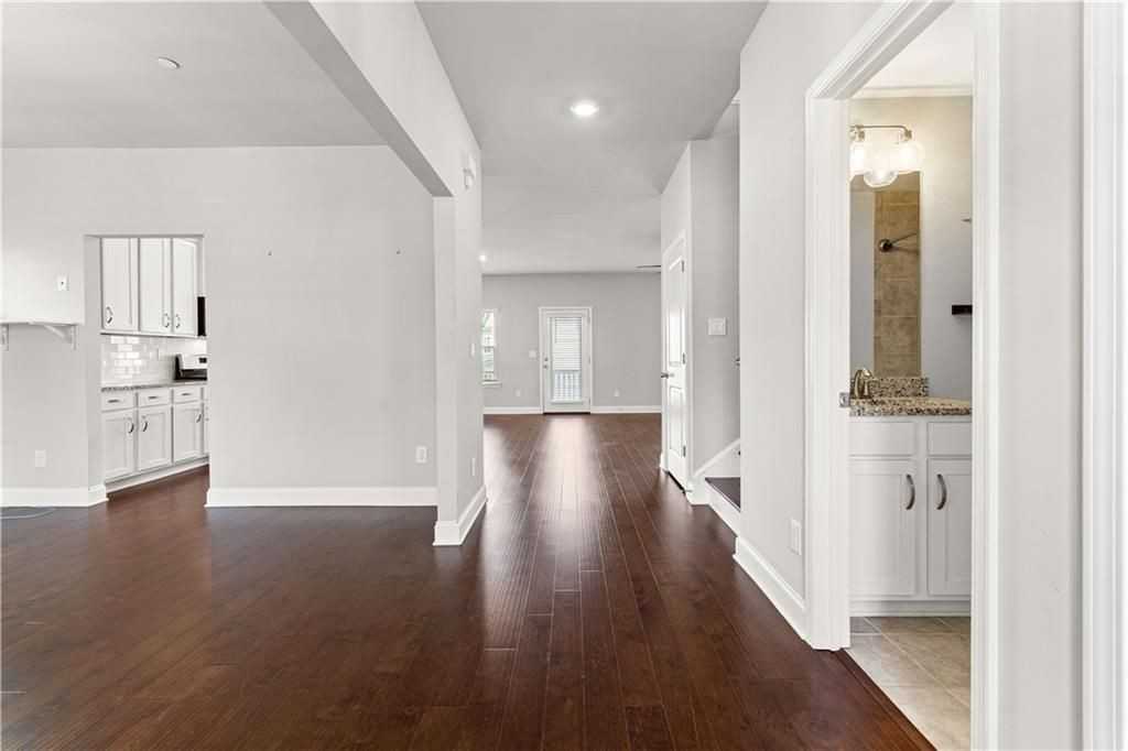156 Adams Cir Ne - Photo 3 of 40