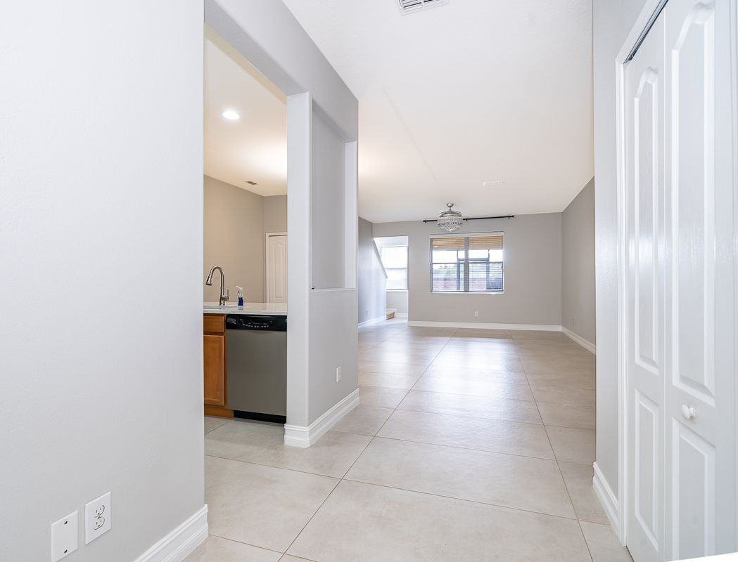 2942 Rodrick Cir - Photo 2 of 27
