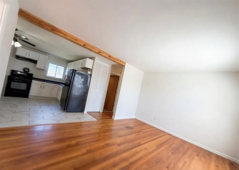 2243 Bolton St - Photo 2 of 11