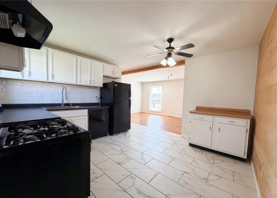 2243 Bolton St - Photo 3 of 11