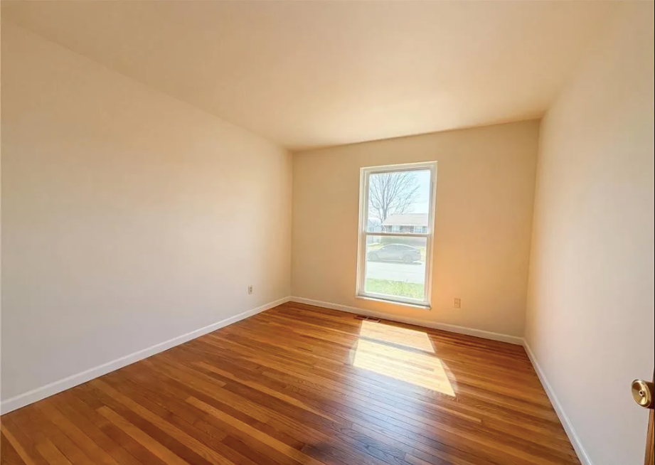 2243 Bolton St - Photo 4 of 11