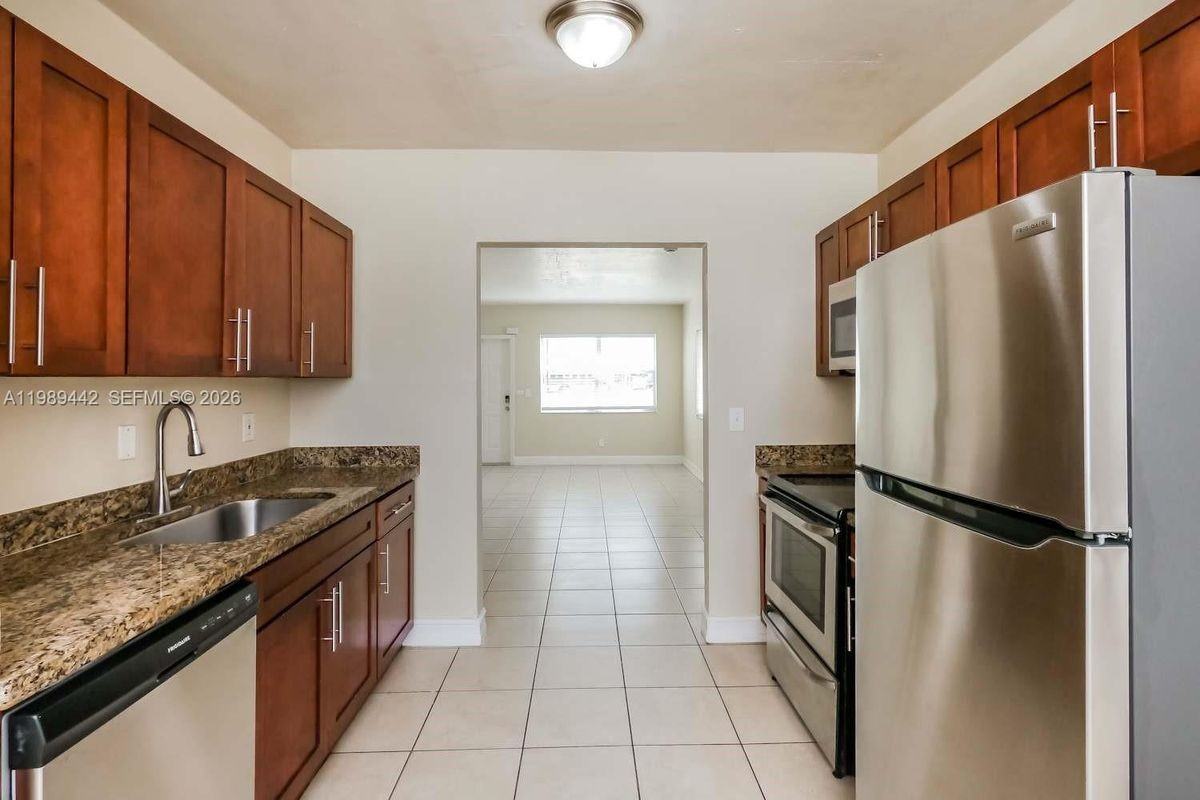1511 Ne 205th Ter ##1 - Photo 2 of 15