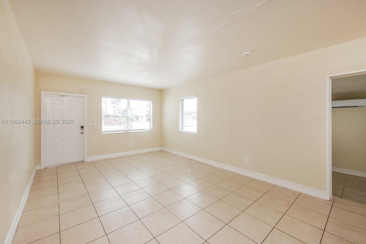 1511 Ne 205th Ter ##1 - Photo 6 of 15