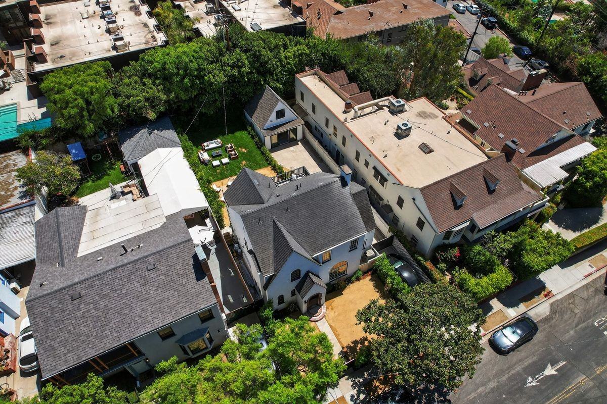 1012 Cory Ave - Photo 3 of 3