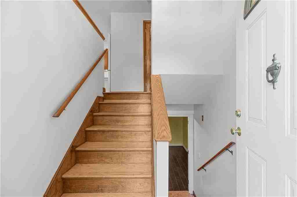 25 Harris Dr - Photo 2 of 32