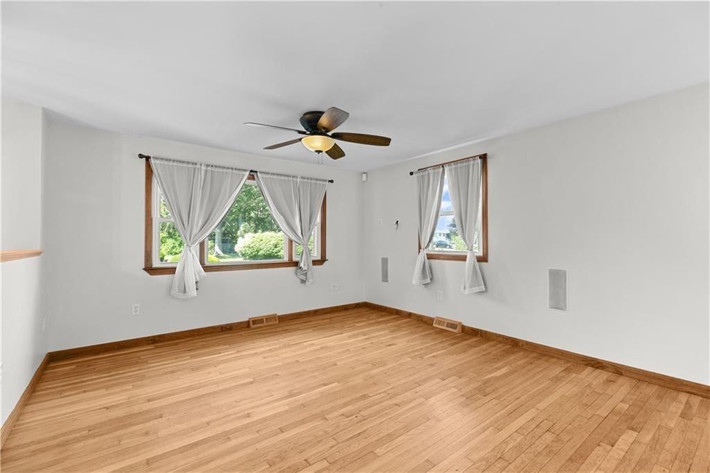 25 Harris Dr - Photo 3 of 32