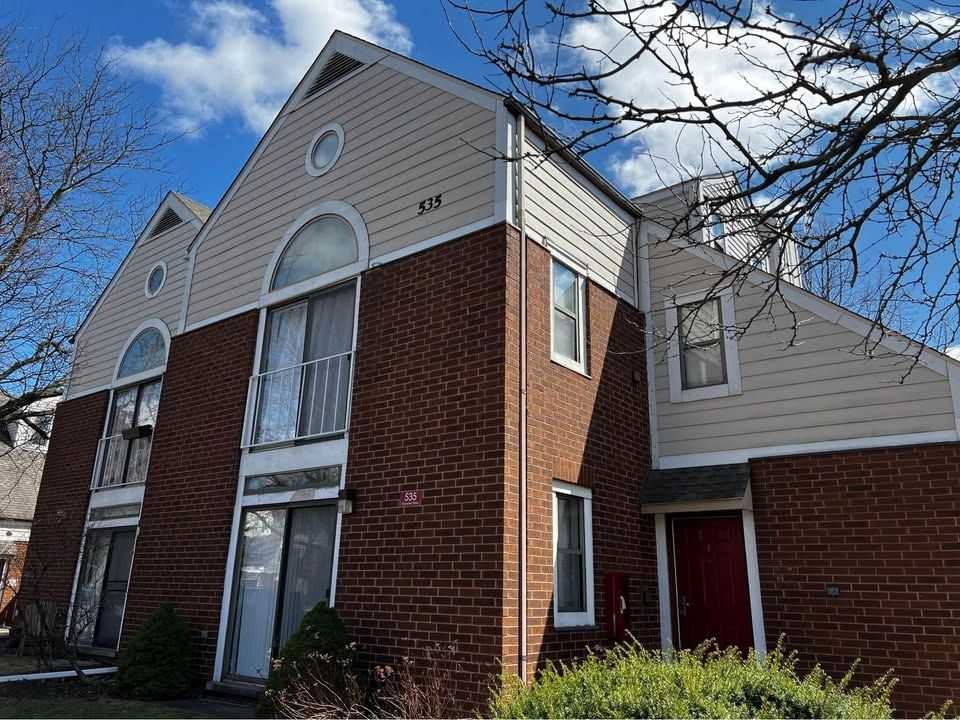 535 Donofrio Dr ##4 - Photo 3 of 7