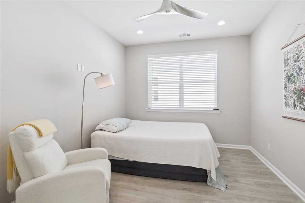 731 Harborside Dr - Photo 4 of 6