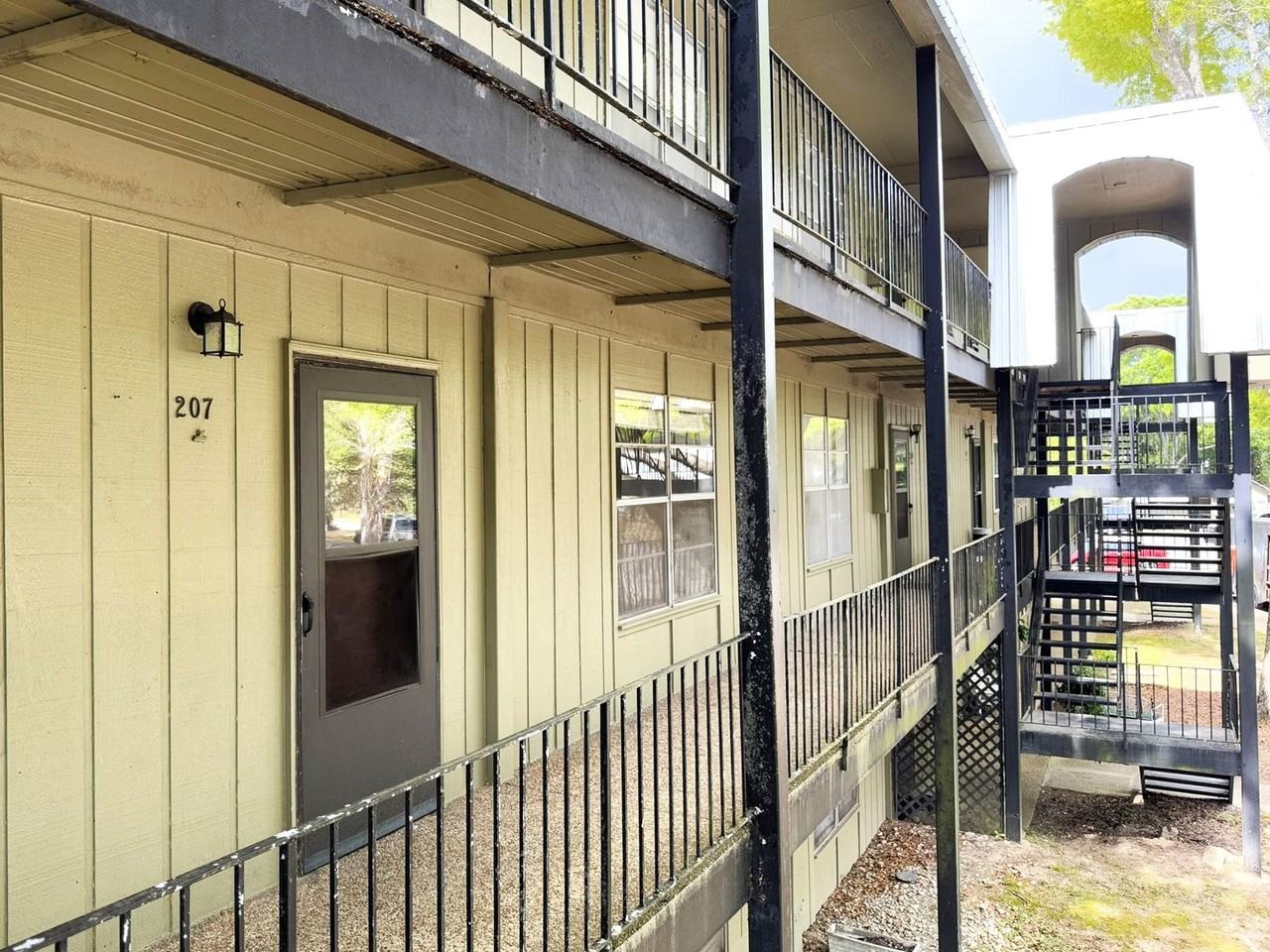 207 Riverbend Dr #207 - Photo 3 of 40