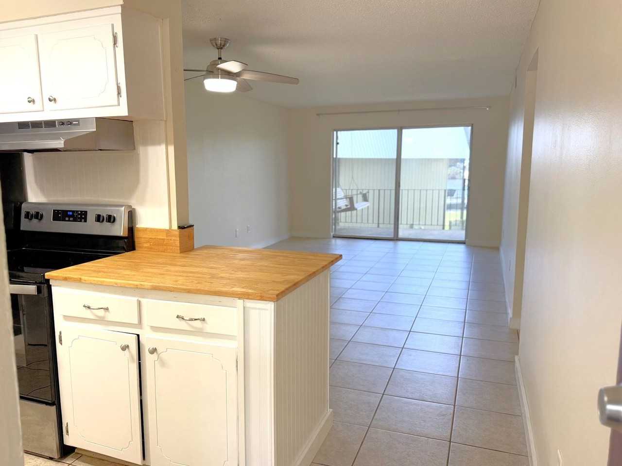 207 Riverbend Dr #207 - Photo 4 of 40