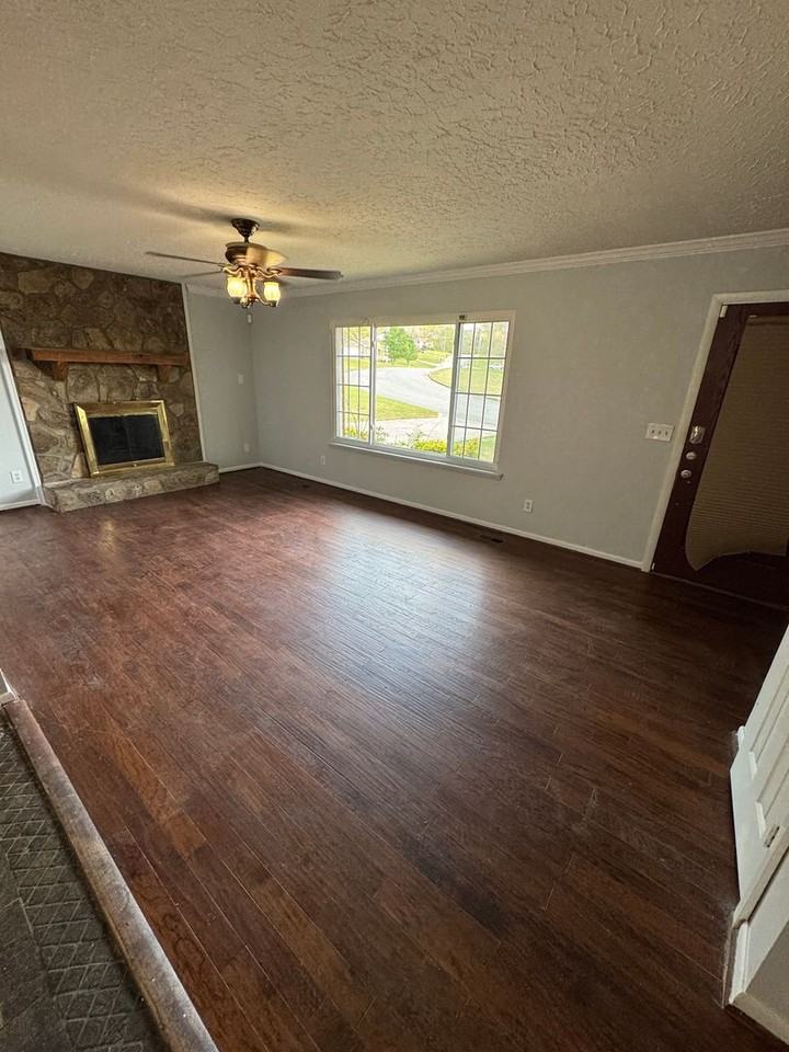 2202 Southland Dr - Photo 3 of 9