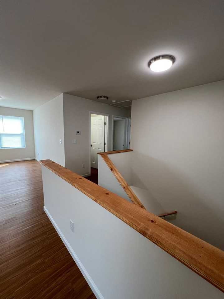 210 Baker St - Photo 6 of 25