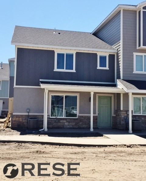 734 E 150 N - Photo 2 of 26