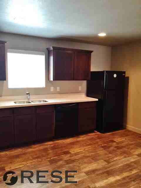 734 E 150 N - Photo 4 of 26