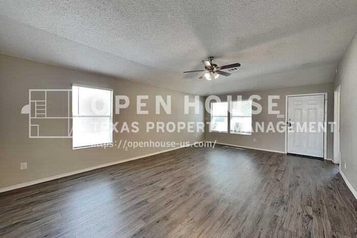 520 Bailey St - Photo 5 of 23