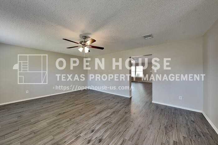 520 Bailey St - Photo 6 of 23