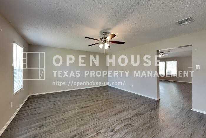 520 Bailey St - Photo 7 of 23