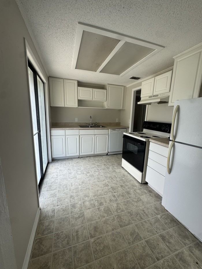 1344 Lodge Ter - Photo 3 of 9