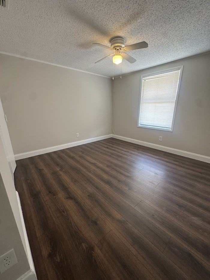 1344 Lodge Ter - Photo 4 of 9