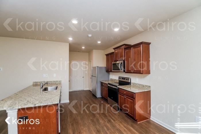 1052 Pilgrim Ln - Photo 4 of 18