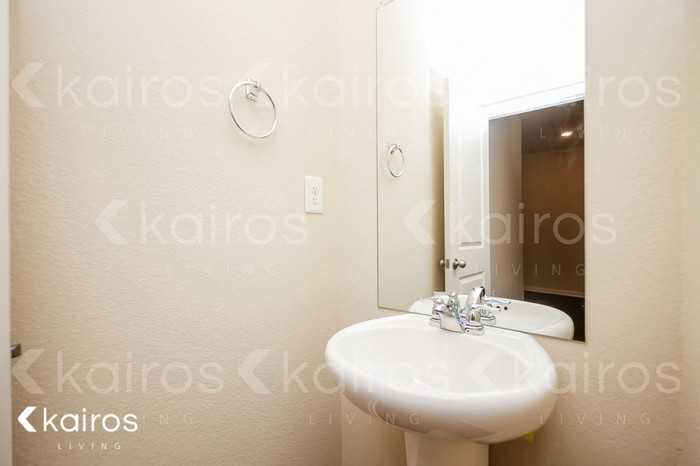 1052 Pilgrim Ln - Photo 7 of 18