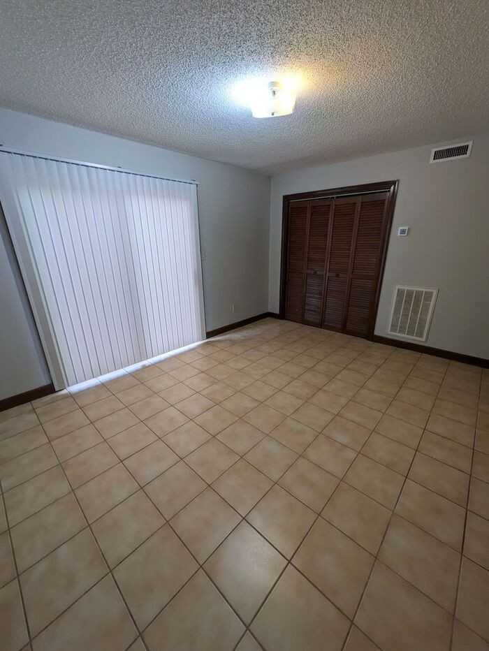 3900 N Center St #19 - Photo 3 of 15