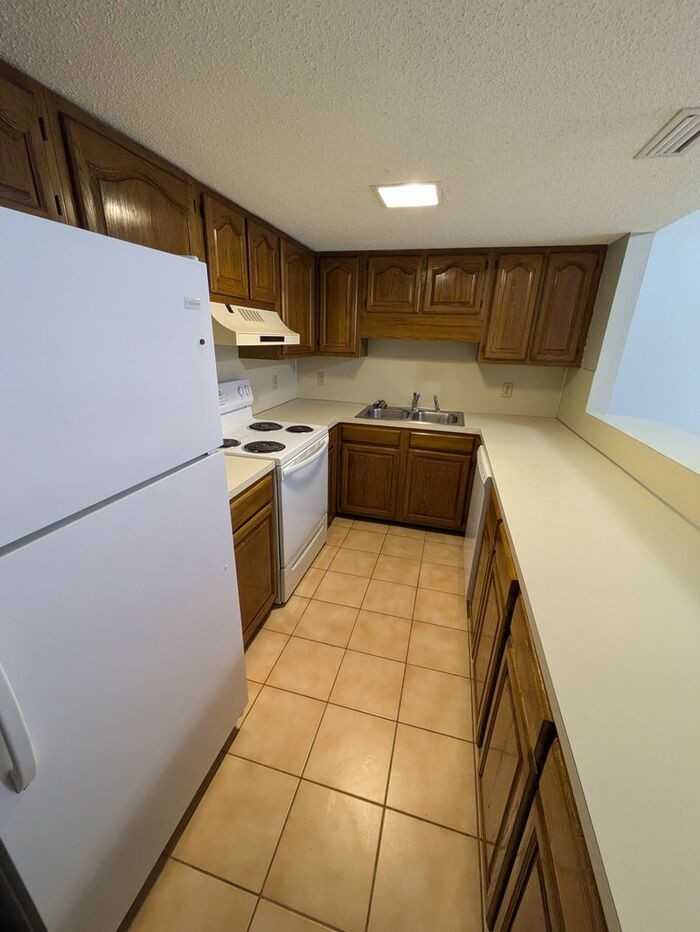 3900 N Center St #19 - Photo 4 of 15