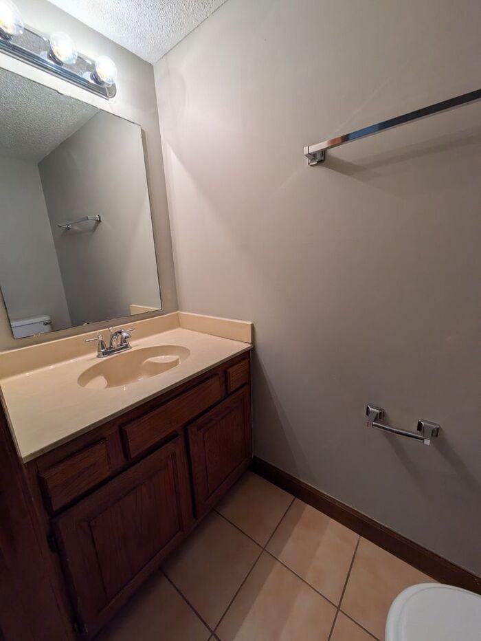 3900 N Center St #19 - Photo 5 of 15