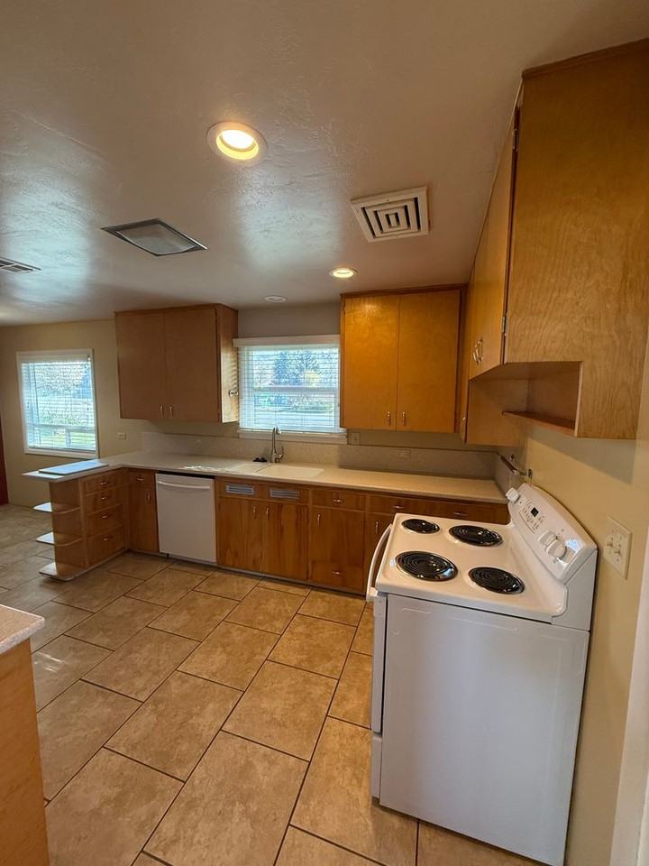 2344 Nile St - Photo 7 of 19