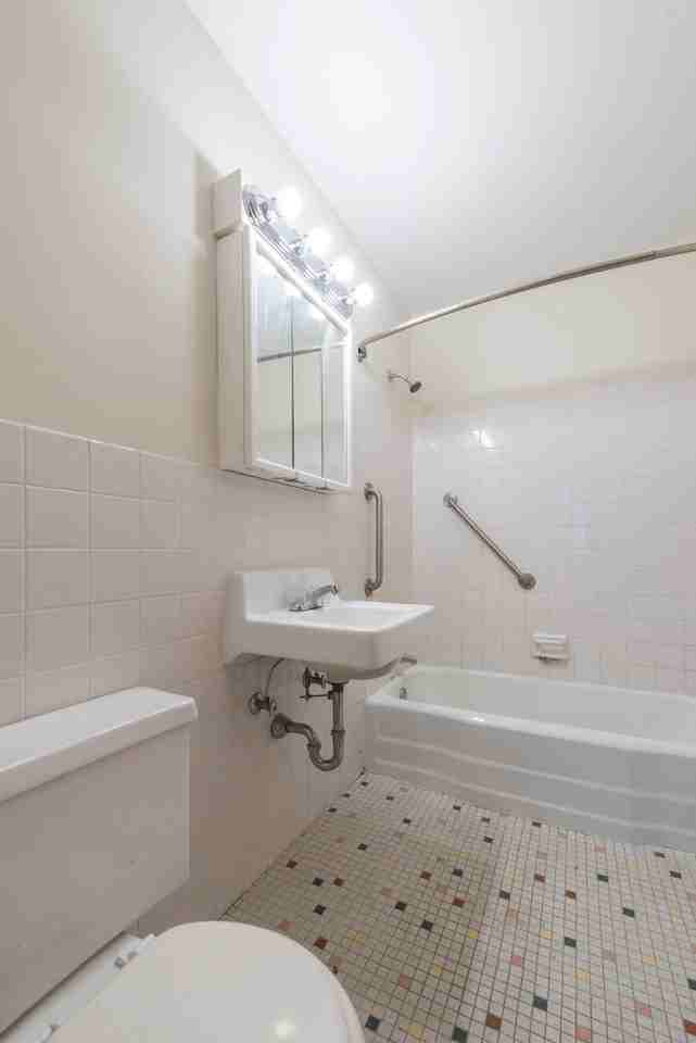 224 Cedar Lake Road North - Photo 4 of 25