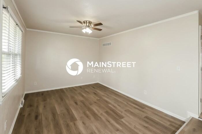 912 Ne 113th St - Photo 2 of 17