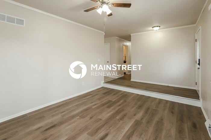 912 Ne 113th St - Photo 4 of 17