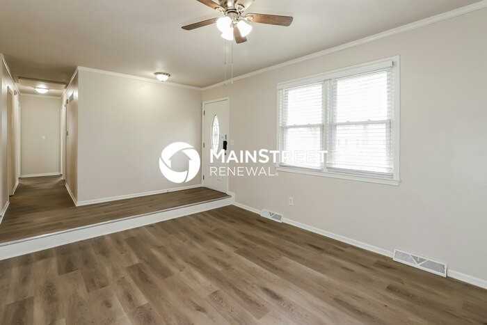 912 Ne 113th St - Photo 5 of 17