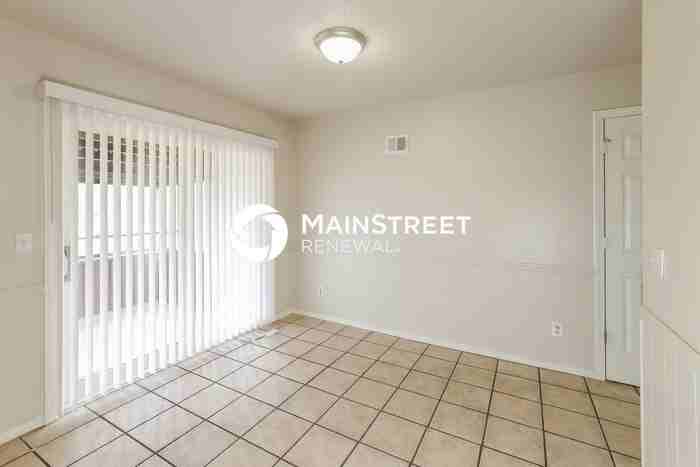 912 Ne 113th St - Photo 7 of 17