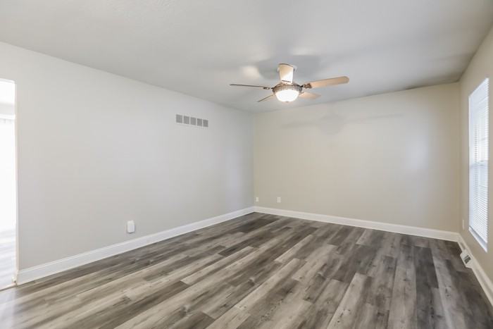 1308 Se Knightsbridge St - Photo 5 of 11