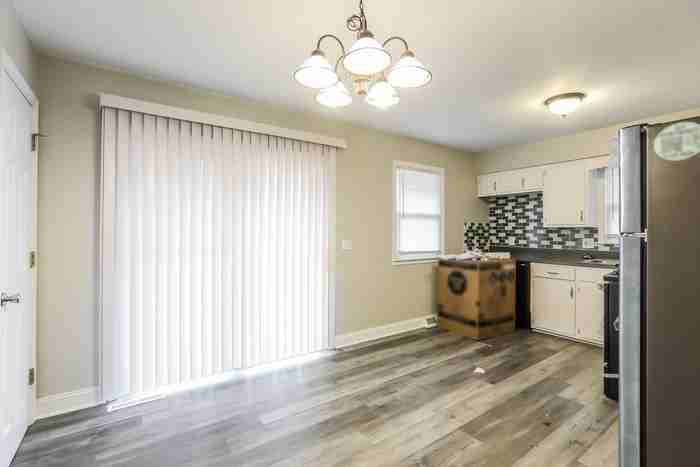 1308 Se Knightsbridge St - Photo 6 of 11