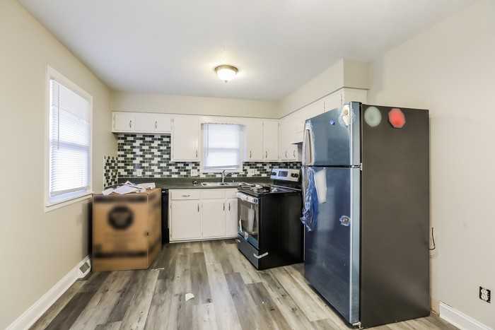 1308 Se Knightsbridge St - Photo 7 of 11