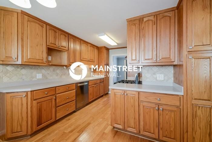 5042 Indian Valley Rd - Photo 7 of 17