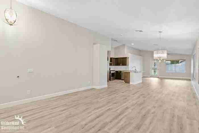 20314 N 82nd Ave - Photo 2 of 16